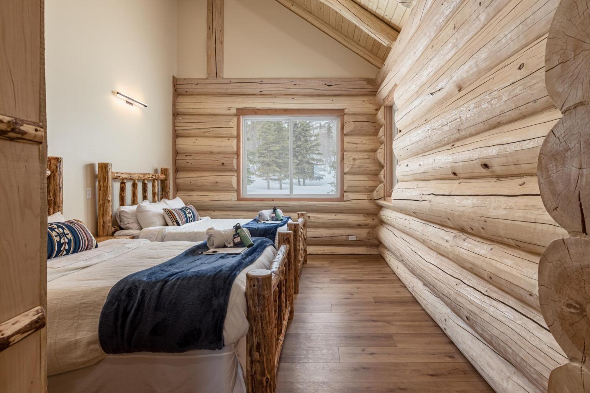 Majestic Valley Wilderness Lodge Sutton-Alpine Exterior photo